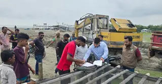 কুয়াকাটা সৈকত থেকে অবৈধ বালু উত্তোলনের দায়ে এক ব্যক্তির কারাদণ্ড